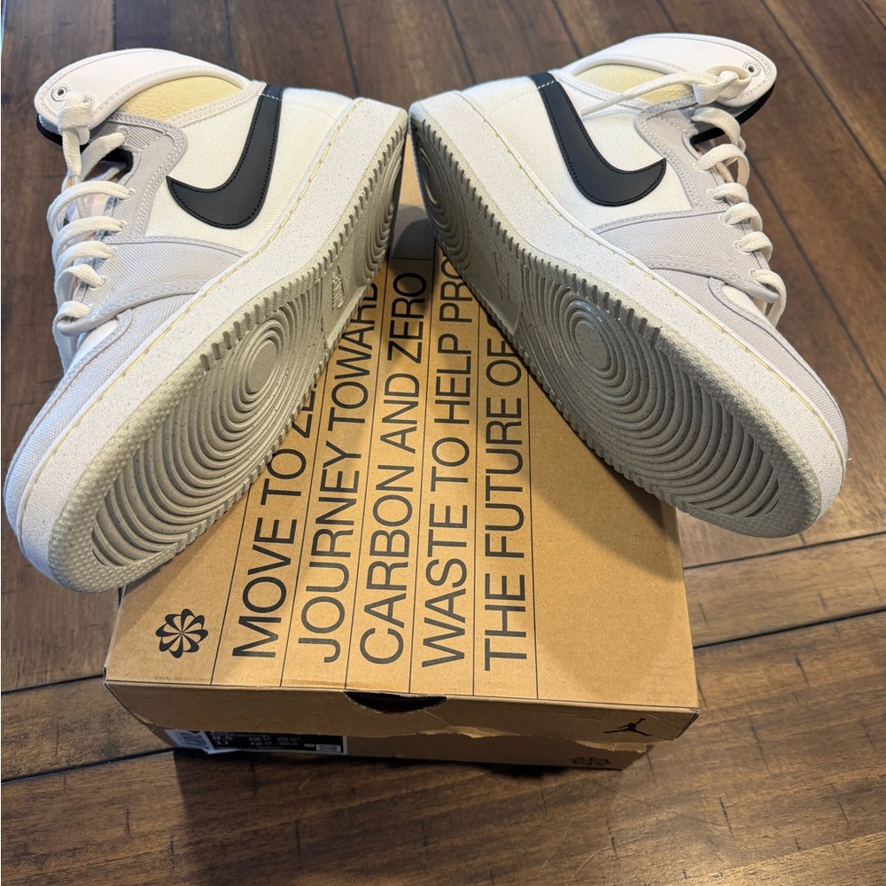 Nike Men's White and Black Sneakers